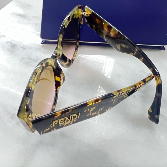 Authentic Fendi Roma Havana Square - Picture 2 of 6